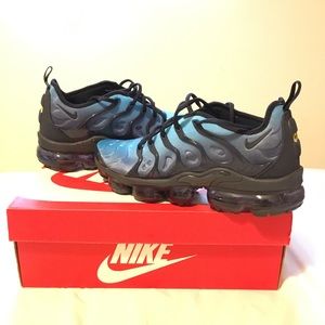 Vapormax Aqua size 9